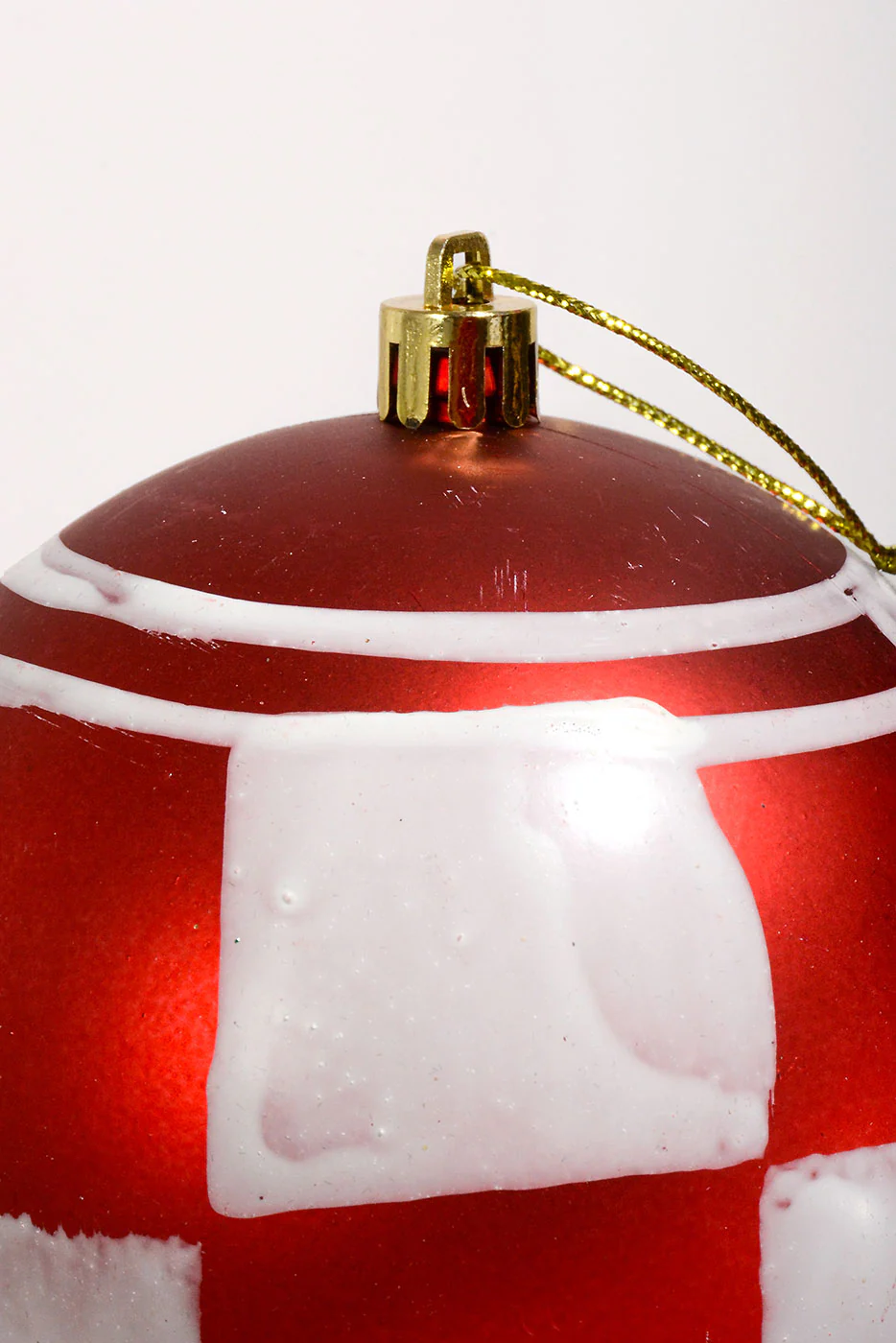 100Mm Plastic Shiny Matt Ball Ornament Red/White/Black  Box-4 - Image 2