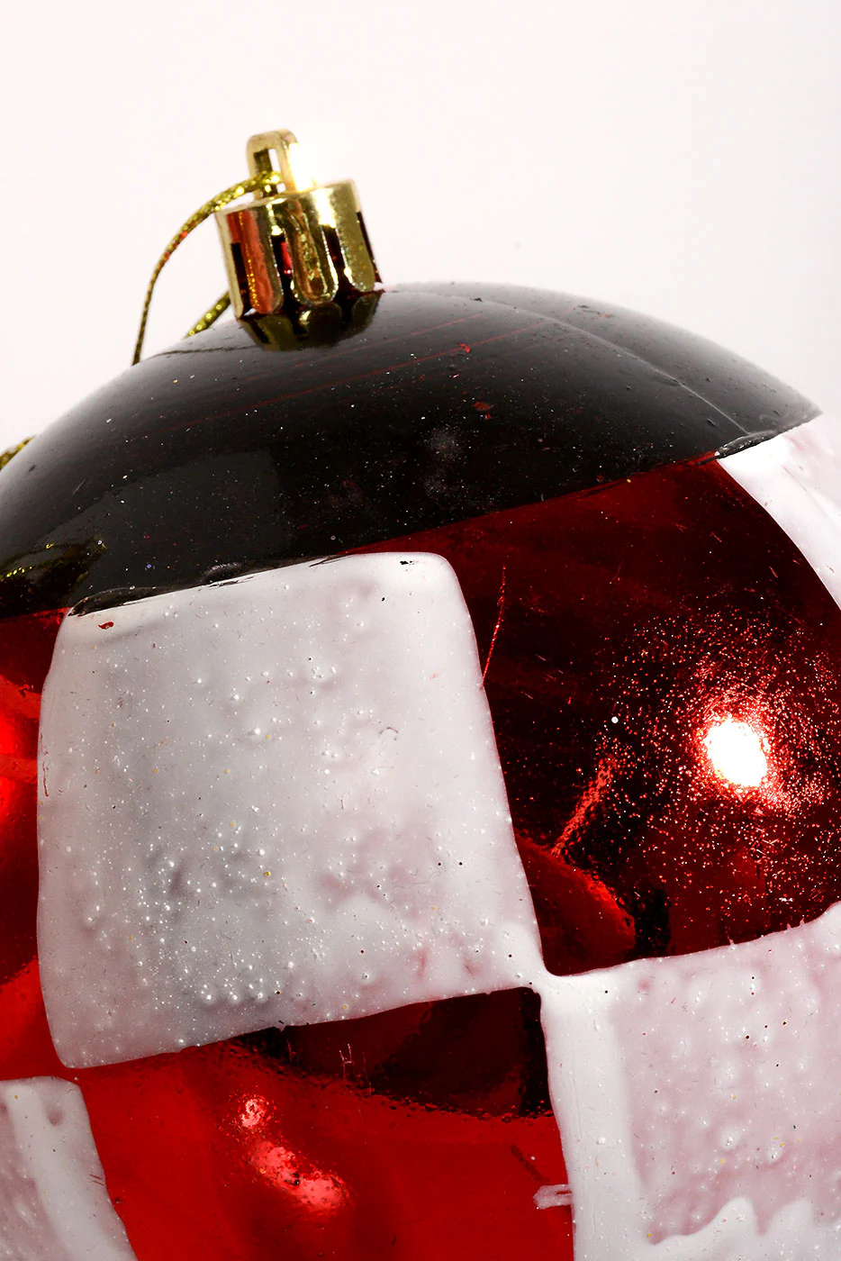 100Mm Plastic Shiny Matt Ball Ornament Red/White/Black  Box-4 - Image 3