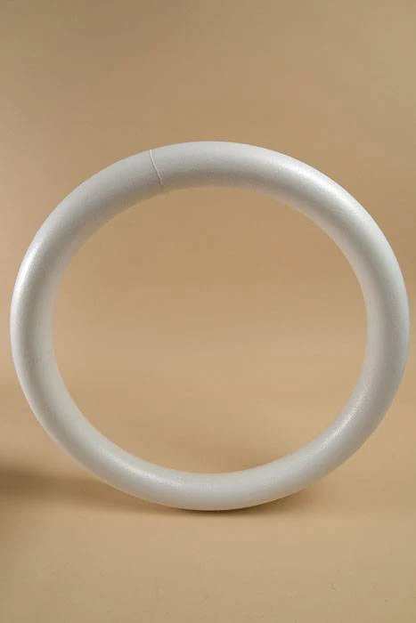 16" White Round Wreath