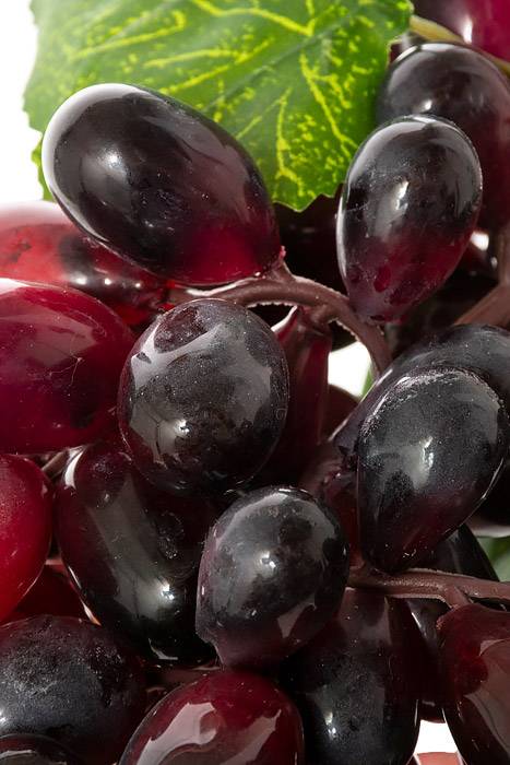 18" Grape Cluster W/leaves Burgundy - Image 2