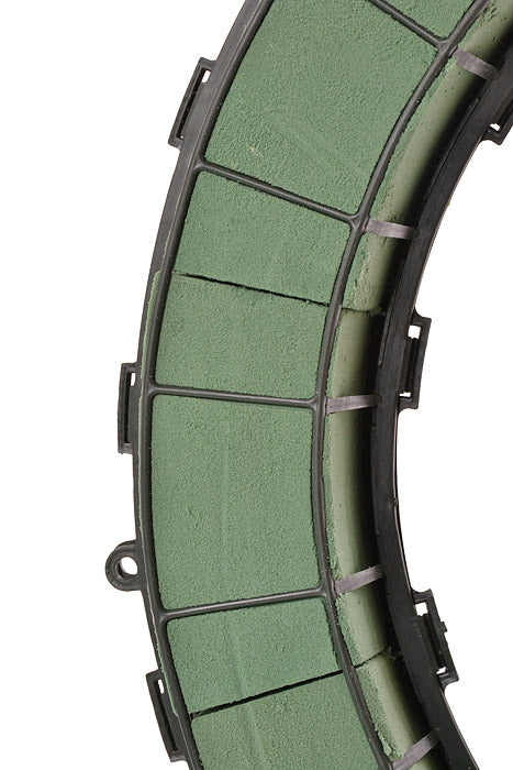 18" Oasis Foam Plastic Wreath Green - Image 2
