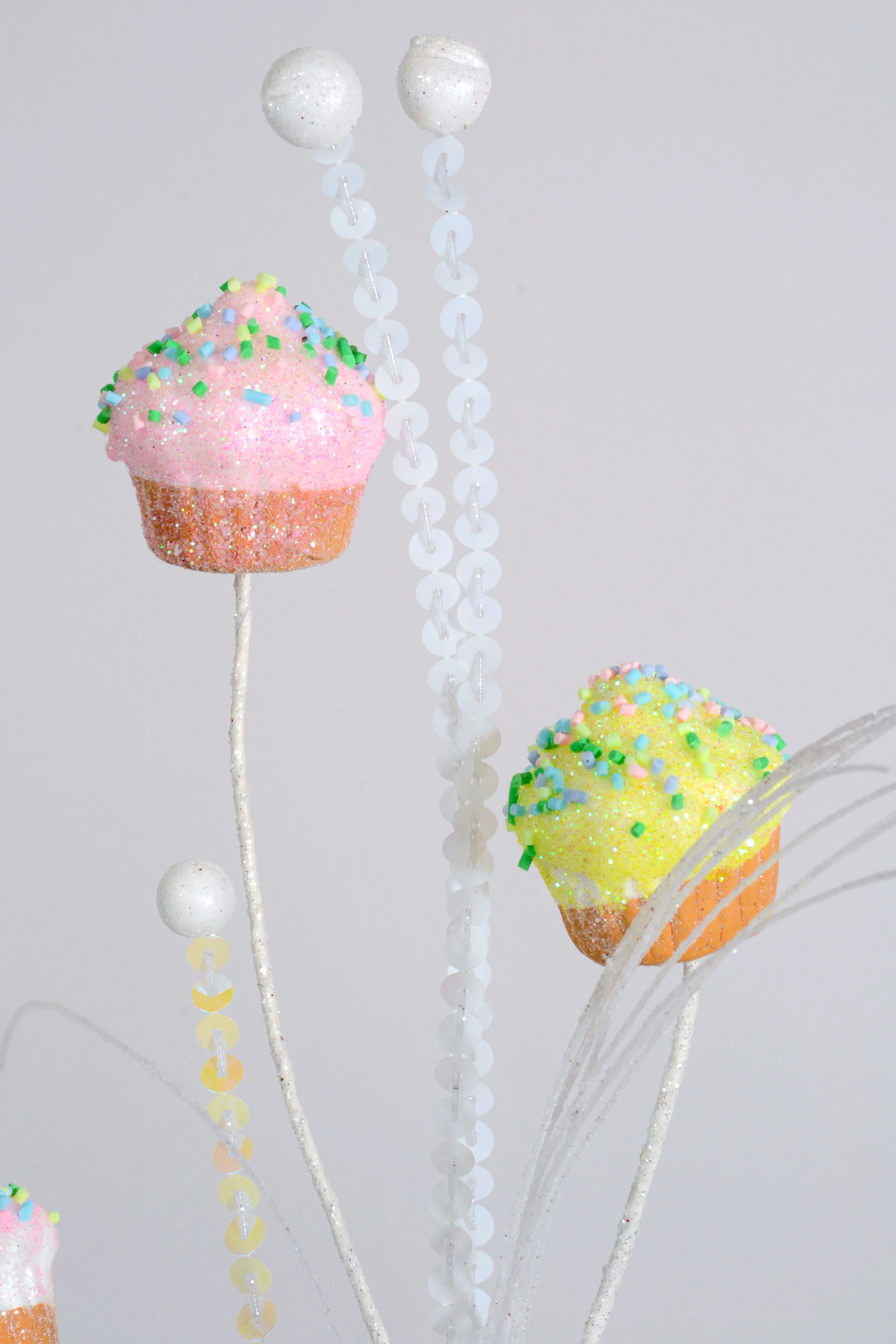 29" Mini Cupcake Spray White - Image 2