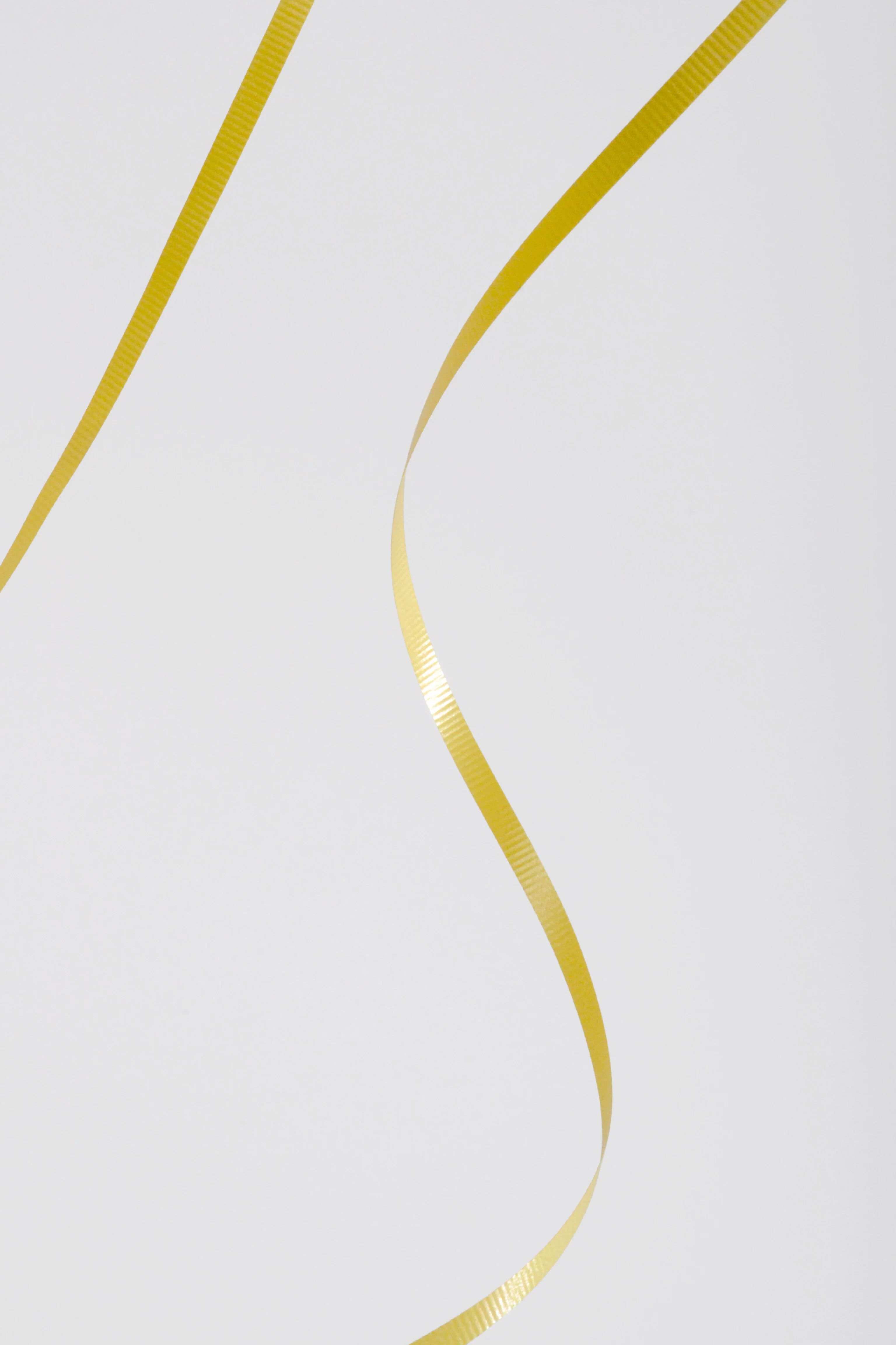 3/16" X 500Y Crimped Curling Ribbon Gold - Image 2