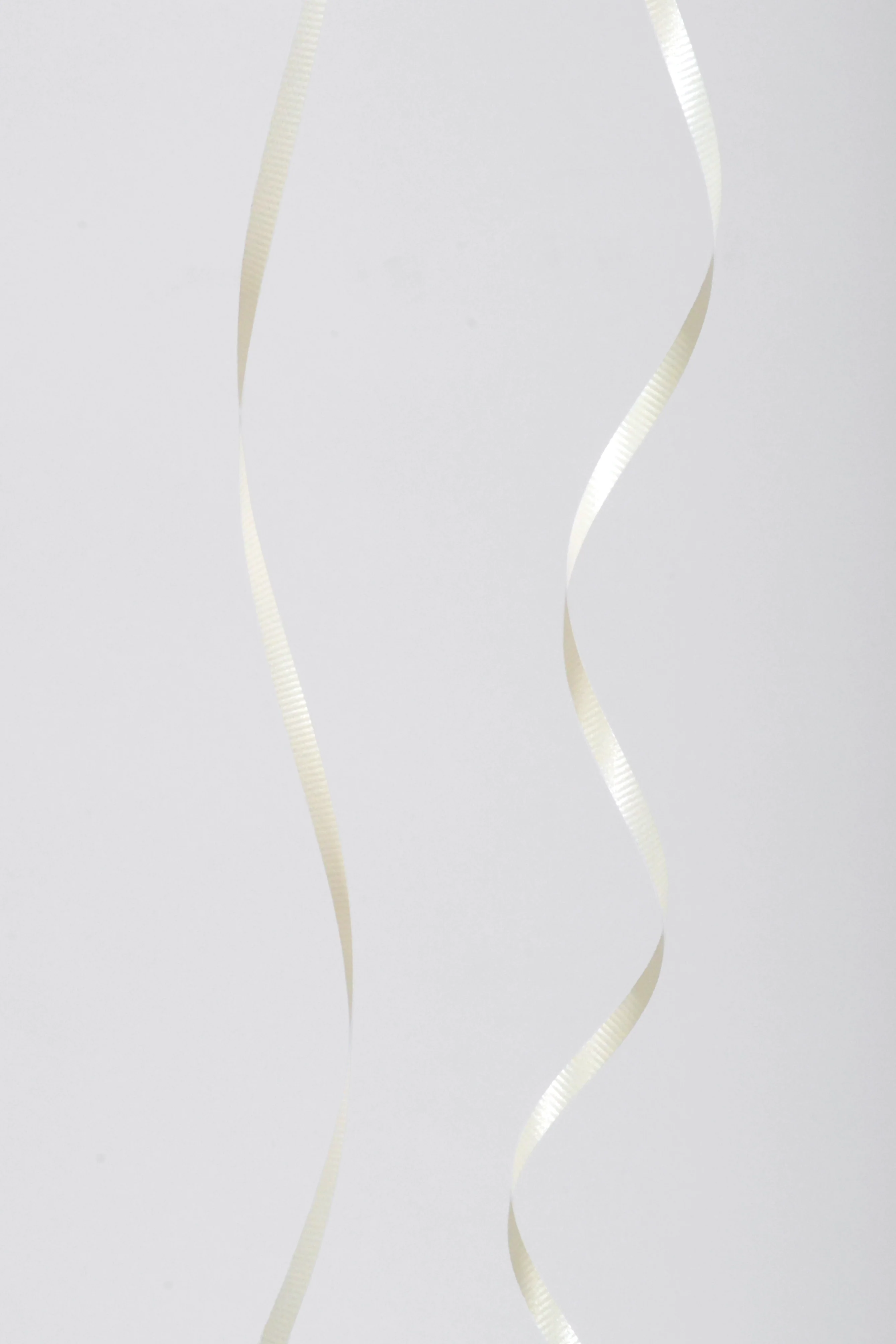3/16" X 500Y Crimped Curling Ribbon Ivory - Image 2