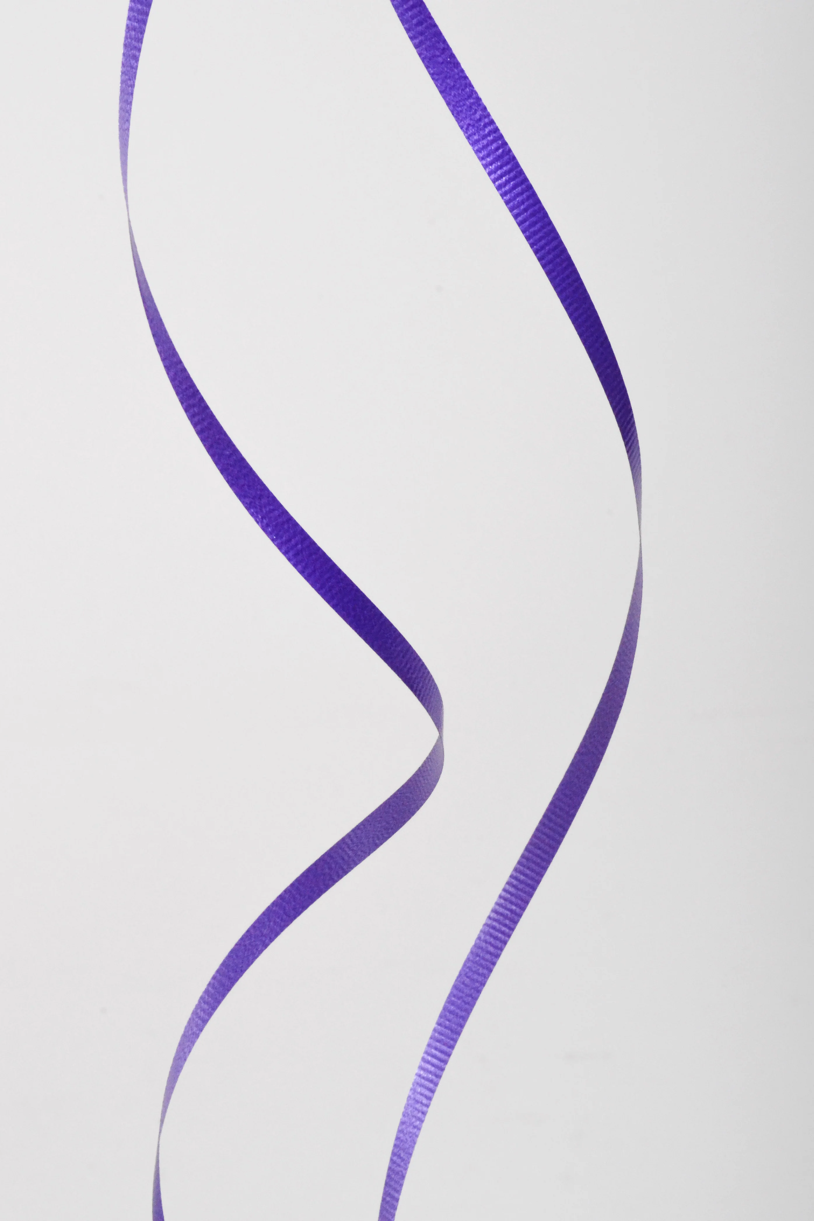 3/16" X 500Y Crimped Curling Ribbon Purple - Image 3