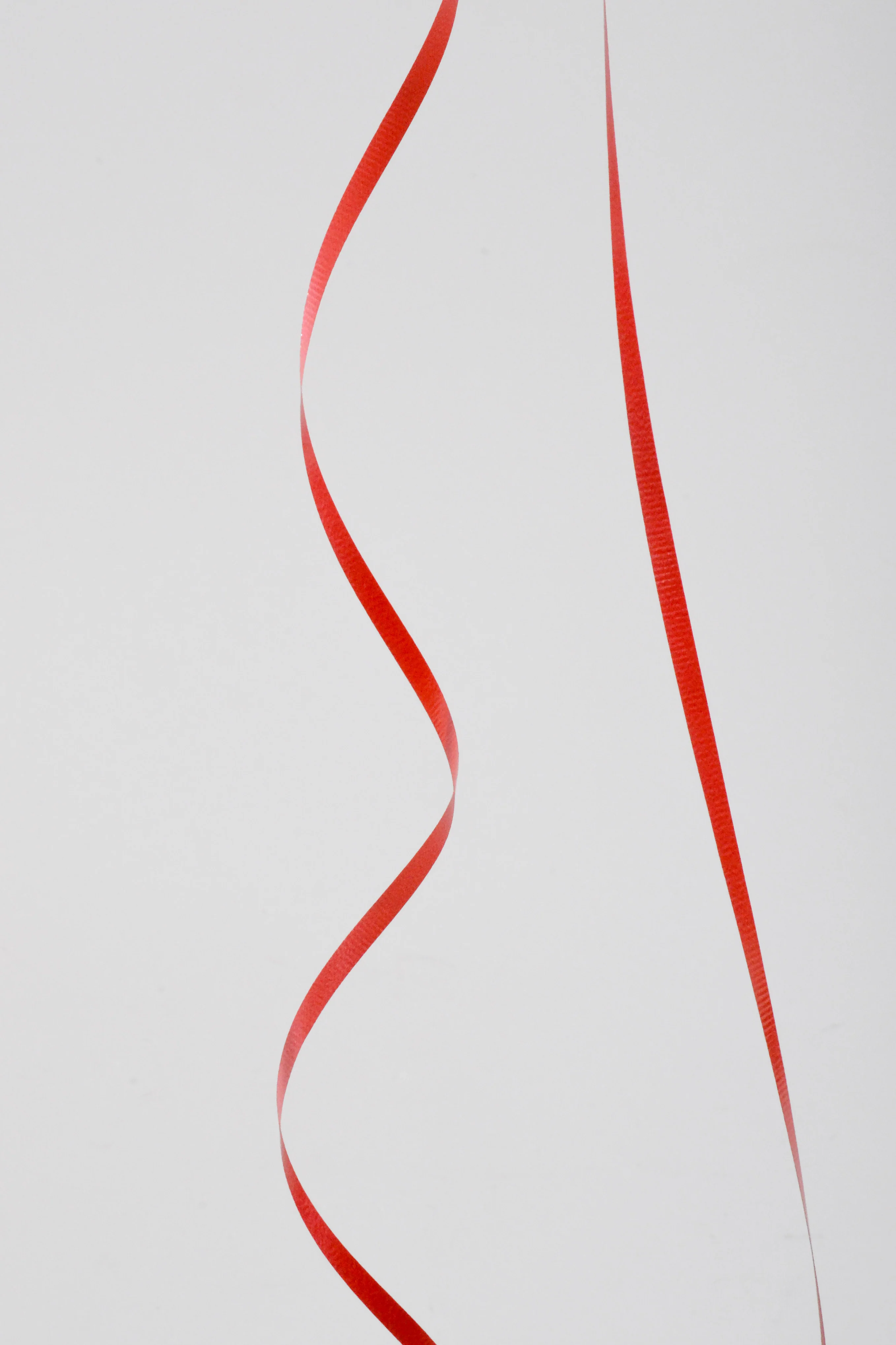 3/16" X 500Y Crimped Curling Ribbon Red - Image 2