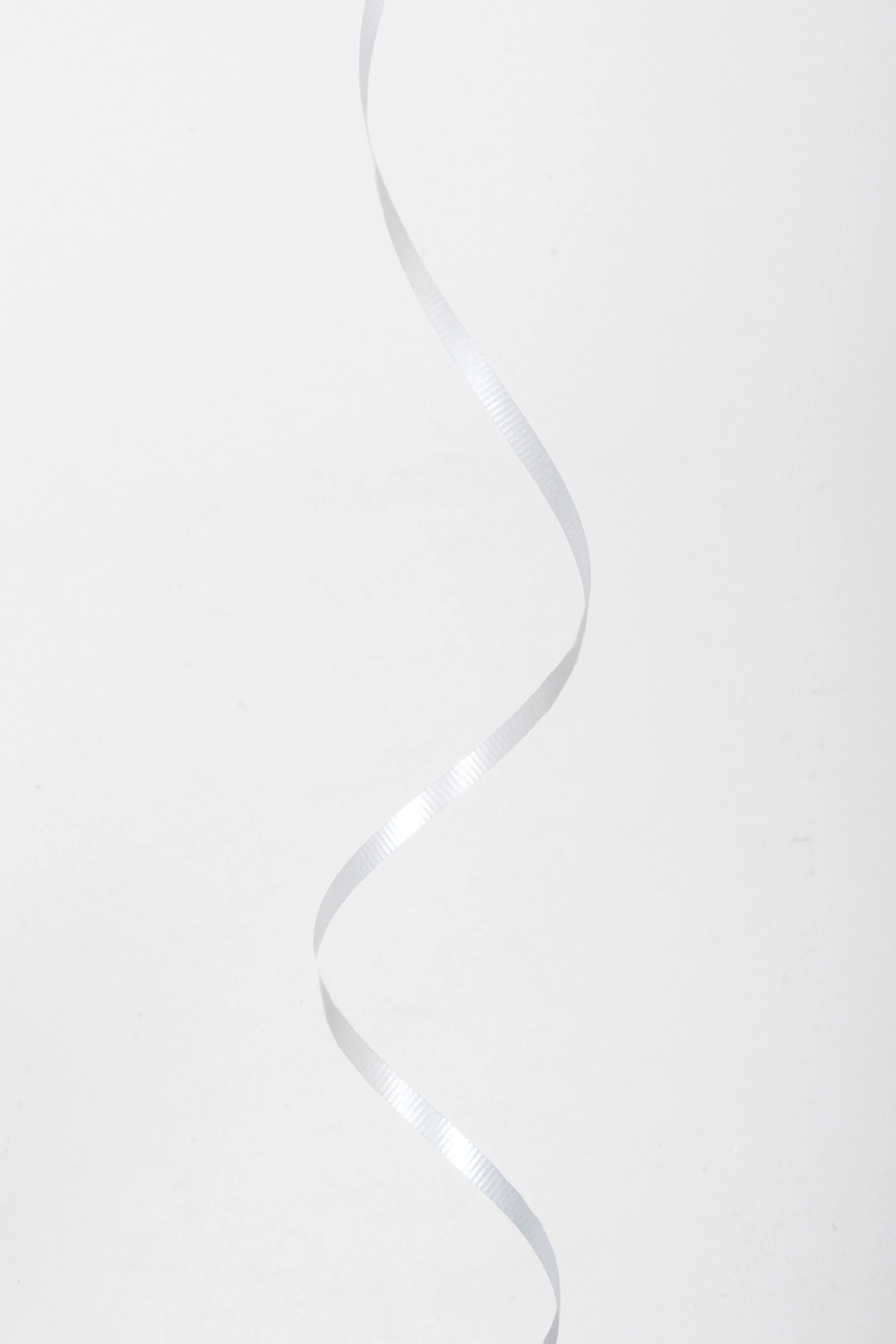 3/16" X 500Y Crimped Curling Ribbon White - Image 2