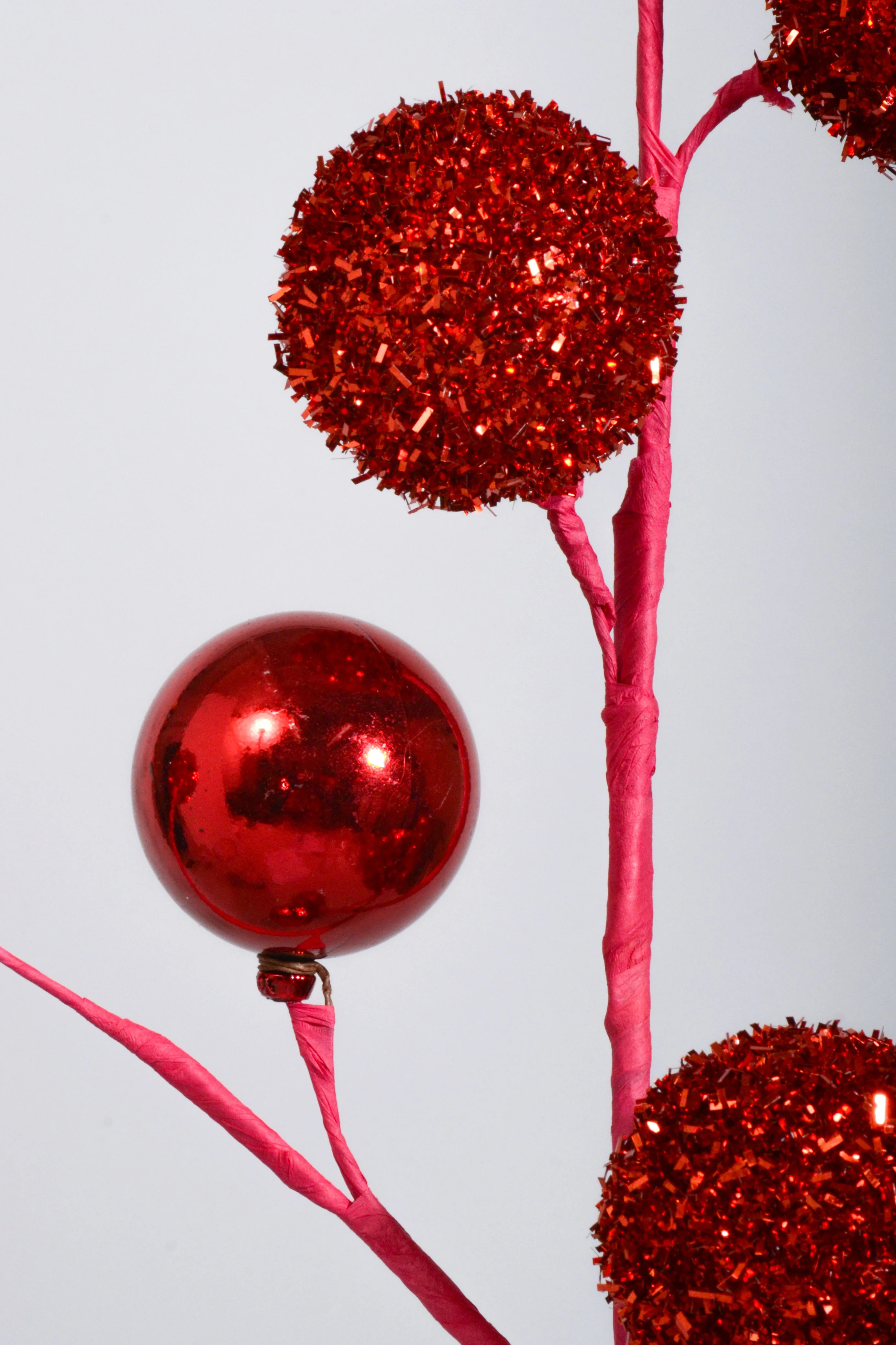 30'' Glitter Shiny Ball Spray Red - Image 2