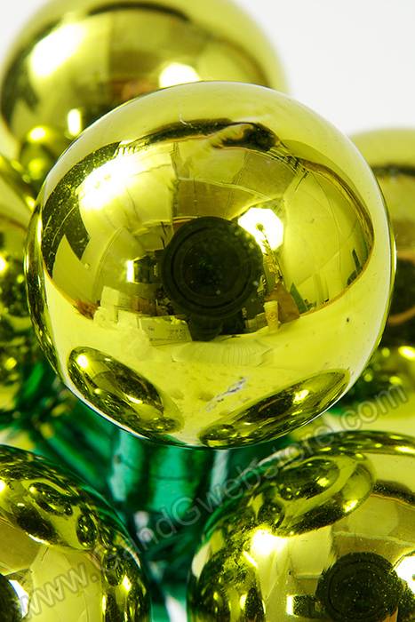 30mm Gloss Glass Ball Ornament Apple Green Pkg/72 - Image 2