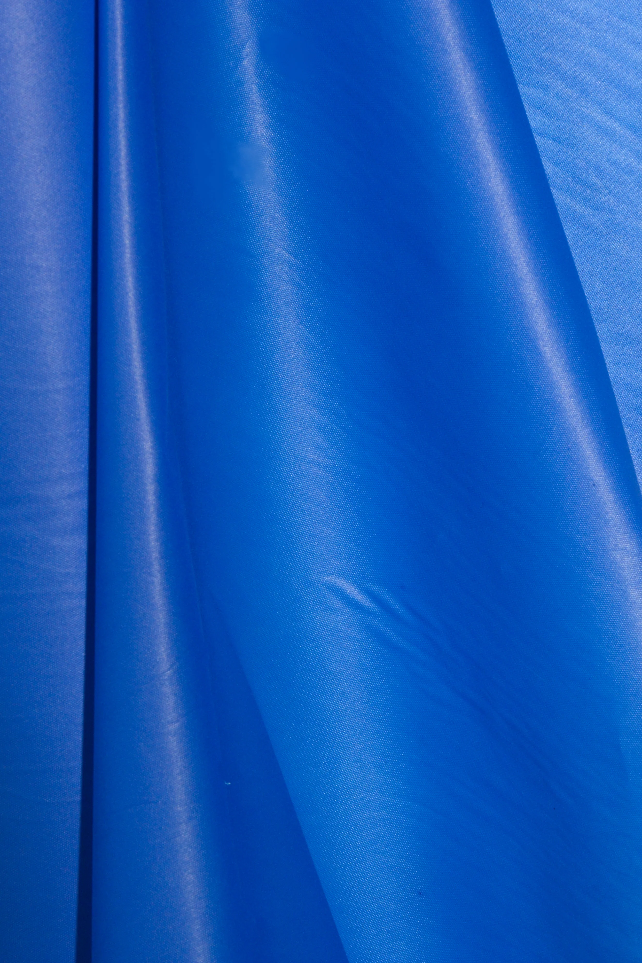 40" X 100' Plastic Table Cover Royal Blue - Image 2