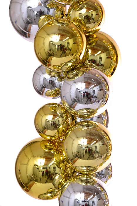8.6Ft Shiny Glitter Ball Garland Gold/Silver - Image 2