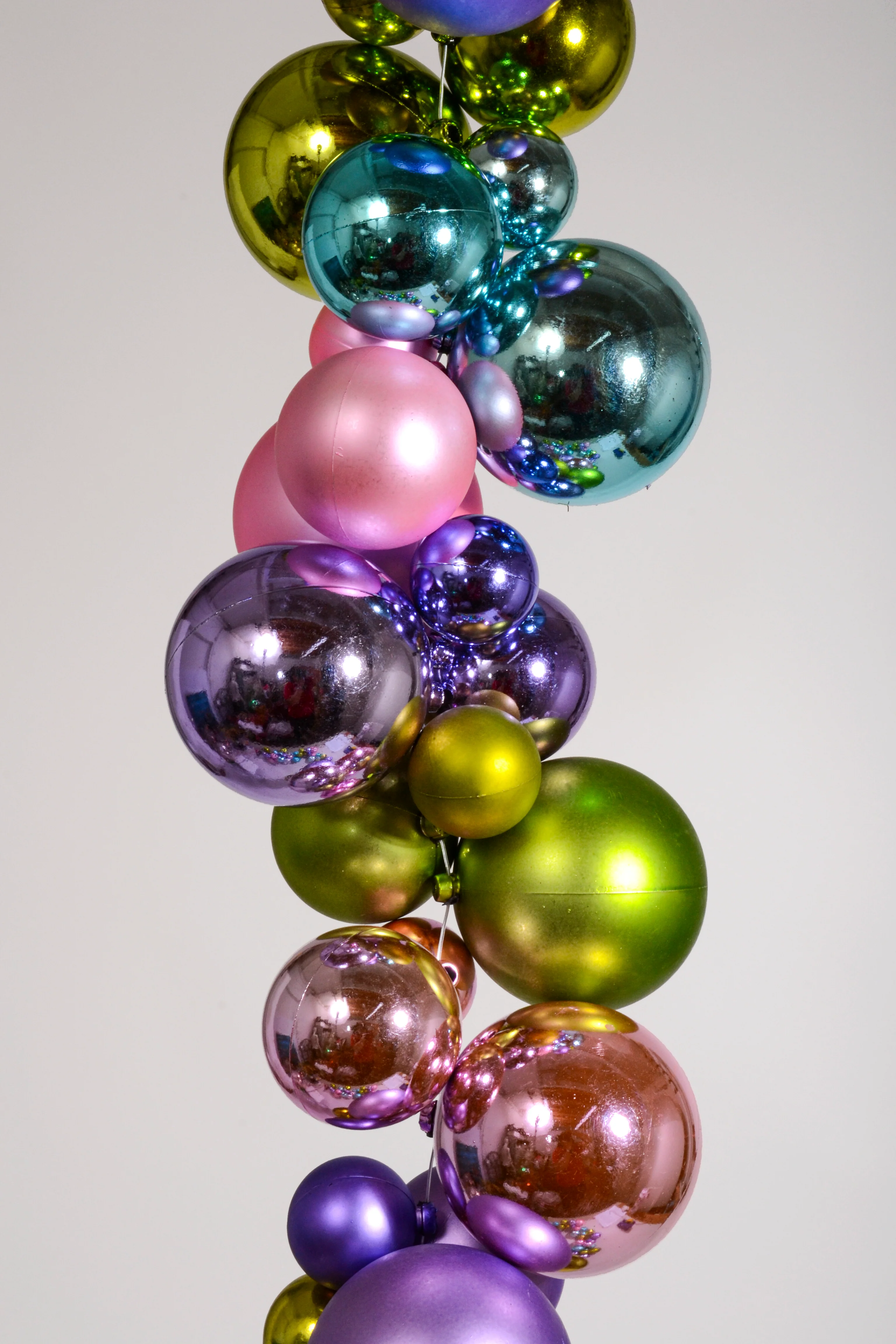 8Ft Shiny Matte Ball Garland Mix Colors - Image 2